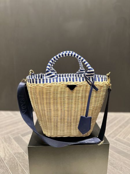 cc luxury designer superior quality bucket tote bags vegetable basket new summer vacation beach straw bag woven bag women's single shou
cc luxury designer superior quality bucket tote bags vegetable basket new summer vacation beach straw bag woven bag women's single shou