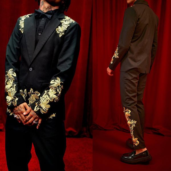 two pieces unique wedding tuxedos men suits solid color with embroidery modern formal two-button customized fit notched lapel slim two outer, Black;gray
two pieces unique wedding tuxedos men suits solid color with embroidery modern formal two-button customized fit notched lapel slim two outer, Black;gray
