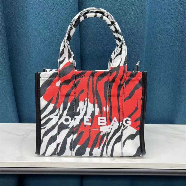 retail designer the tote bag new stripe high capacity women handbag fashion messenger one shoulder bag
retail designer the tote bag new stripe high capacity women handbag fashion messenger one shoulder bag