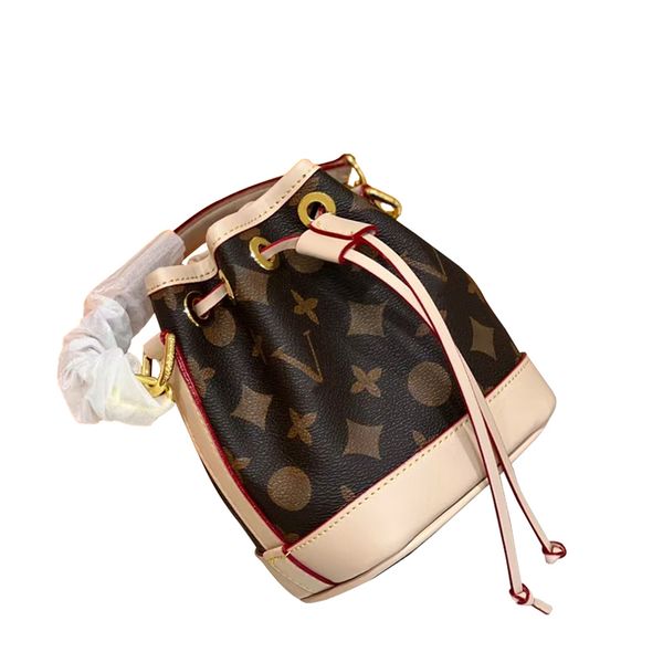 fashion womens handbags purses flower ladies composite totes bag leather shoulderbags female clutch purse with postman handbags style good n
fashion womens handbags purses flower ladies composite totes bag leather shoulderbags female clutch purse with postman handbags style good n