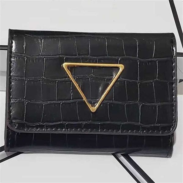 guesss 2022 european and american new three fold wallet women's short card bag simple folding small, Red;black
guesss 2022 european and american new three fold wallet women's short card bag simple folding small, Red;black