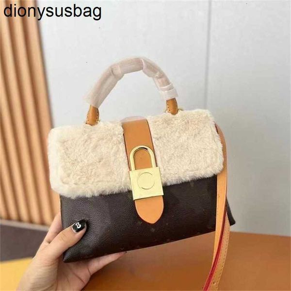 2022 winter new designers evening handbags purse luxury network red same lamb wool flap women's bag fashion wear versatile details uniq
2022 winter new designers evening handbags purse luxury network red same lamb wool flap women's bag fashion wear versatile details uniq