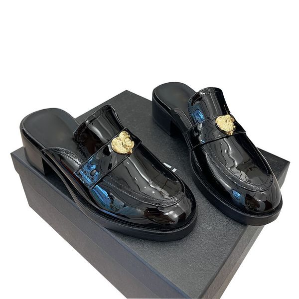 luxurys womens slipper love heart button loafers with chunky heels 5cm desigenr 23ss booties f/w calfskin/patent leather mules slide retro b, Black
luxurys womens slipper love heart button loafers with chunky heels 5cm desigenr 23ss booties f/w calfskin/patent leather mules slide retro b, Black