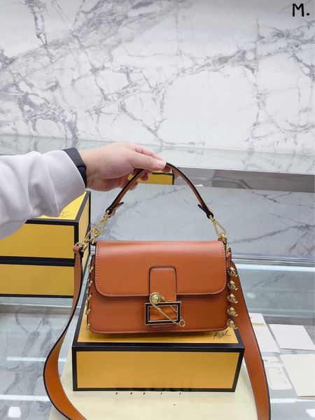 french 23 early spring new stick bag safety pin heavy industry armpit chain strip cross body portable women's fashion
french 23 early spring new stick bag safety pin heavy industry armpit chain strip cross body portable women's fashion