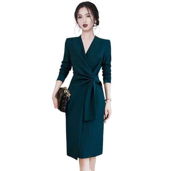autumn and winter upper body super beautiful retro dark green temperament neckline waist closing dress, Black;gray
autumn and winter upper body super beautiful retro dark green temperament neckline waist closing dress, Black;gray