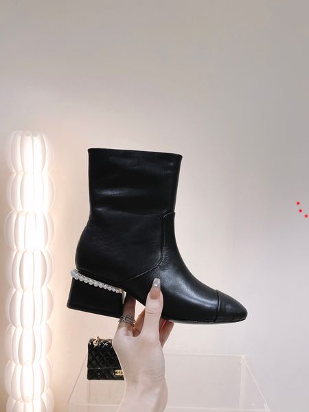 designer women boots martin desert leather boot flamingos love arrow medal real leathers coarse winter designers shoes with box size 35-40 -, Black
designer women boots martin desert leather boot flamingos love arrow medal real leathers coarse winter designers shoes with box size 35-40 -, Black