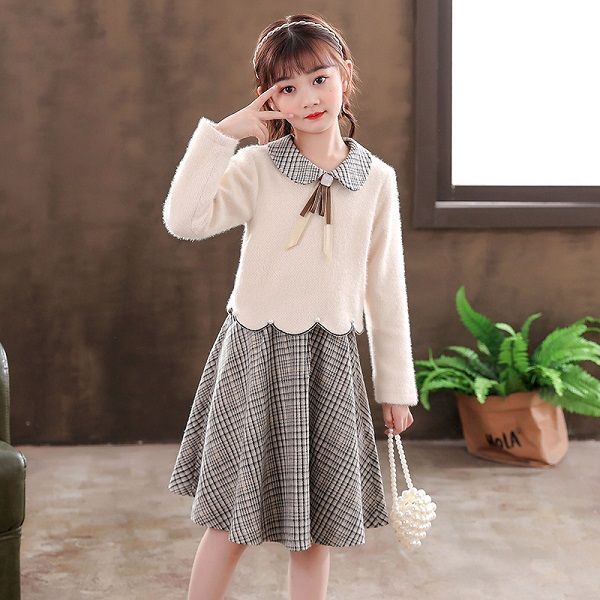 girls' dress autumn and winter 2022 new false two piece doll neck children's plaid pink and red plush princess, Red;yellow
girls' dress autumn and winter 2022 new false two piece doll neck children's plaid pink and red plush princess, Red;yellow