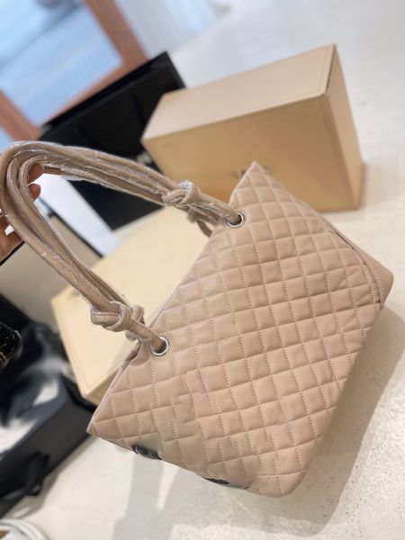 luxury tote brand handbag shoulder bag crossbody genuine leather designer messenger bags 5a quality shopping 28cm quilted double lambskin
luxury tote brand handbag shoulder bag crossbody genuine leather designer messenger bags 5a quality shopping 28cm quilted double lambskin