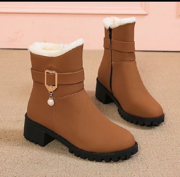 women designer boots martin desert snow ankle desert boot flamingos love arrow real pu leather medal coarse non-slip winter shoes fur fluffi
women designer boots martin desert snow ankle desert boot flamingos love arrow real pu leather medal coarse non-slip winter shoes fur fluffi