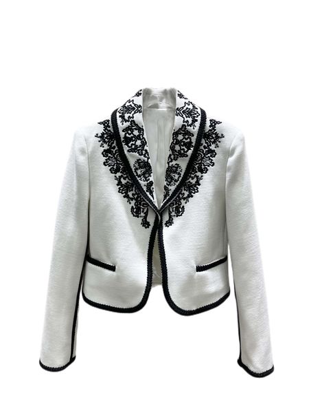 autumn and winter new fashionable elegant delicate contrast beige embroidered small coat, Black;brown
autumn and winter new fashionable elegant delicate contrast beige embroidered small coat, Black;brown