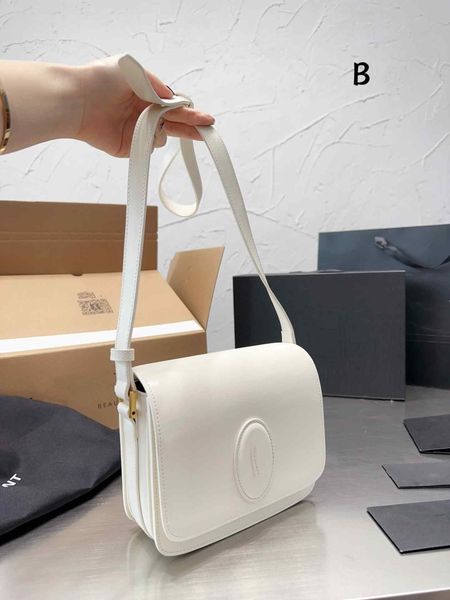 white retro new bag shows women's dignity and leads the new trend of fashion
white retro new bag shows women's dignity and leads the new trend of fashion