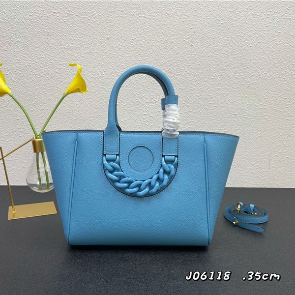 chains totes bag plain large capacity handbags litchi grain genuine leather head portrait 5a quality removable belt strap interior zipper po
chains totes bag plain large capacity handbags litchi grain genuine leather head portrait 5a quality removable belt strap interior zipper po