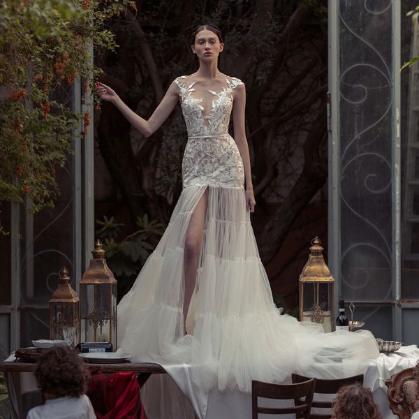 glamorous mermaid wedding dresses unique v-neck design sleeveless 3d applicant front split backless court gown custom made plus size vestido, White
glamorous mermaid wedding dresses unique v-neck design sleeveless 3d applicant front split backless court gown custom made plus size vestido, White