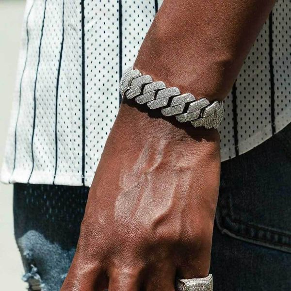 18mm wide full zircons sharp cuban link chain bracelet for women luxury jewelry customize size color, Black
18mm wide full zircons sharp cuban link chain bracelet for women luxury jewelry customize size color, Black