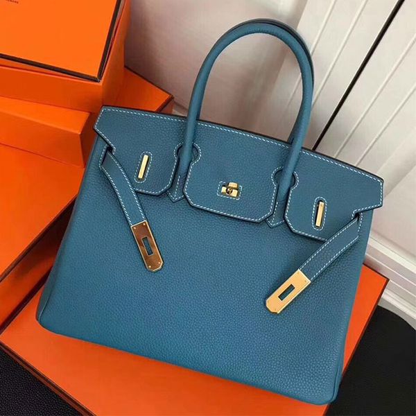 classic women handbags purse tote bag genuine leather gold hardware fashion letters 6a quality plain pocket with key latch 25/30/35cm three
classic women handbags purse tote bag genuine leather gold hardware fashion letters 6a quality plain pocket with key latch 25/30/35cm three