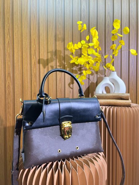 two color patchwork retro portable shoulder bag shows femininity
two color patchwork retro portable shoulder bag shows femininity