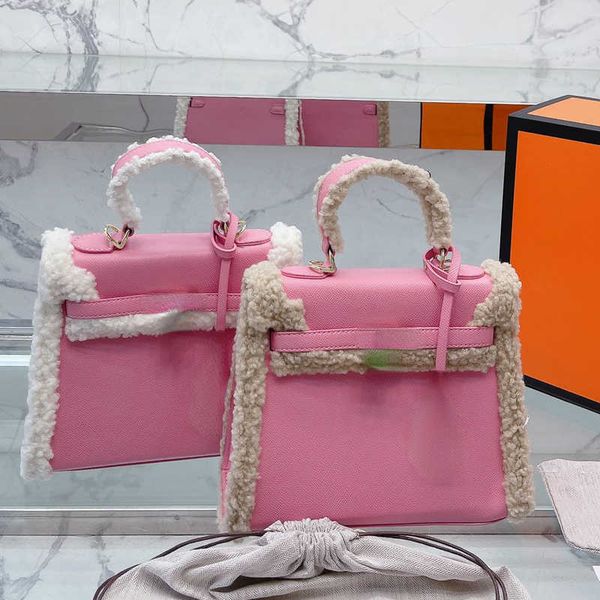 shoulder bags designer handbags women totes bag wool cowhide cross body belt lock closure fashion letters tote removable strap
shoulder bags designer handbags women totes bag wool cowhide cross body belt lock closure fashion letters tote removable strap