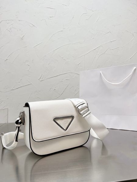 2022 nylon shoulder messenger bag for women luxury handbag hobo designer with mini pocket brand female crossbody bag
2022 nylon shoulder messenger bag for women luxury handbag hobo designer with mini pocket brand female crossbody bag