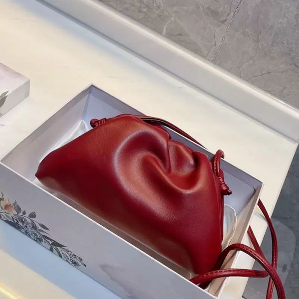 designer fashion mini one shoulder soft leather duo color luxury makeup bag ladies handbag cloud bag
designer fashion mini one shoulder soft leather duo color luxury makeup bag ladies handbag cloud bag