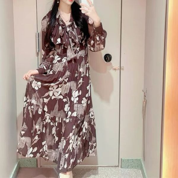 party dresses kuzuwata v neck bandage flower print robe femme long sleeve slim pleated dresses japan autumn winter vestiges de mujer elegant, White;black
party dresses kuzuwata v neck bandage flower print robe femme long sleeve slim pleated dresses japan autumn winter vestiges de mujer elegant, White;black