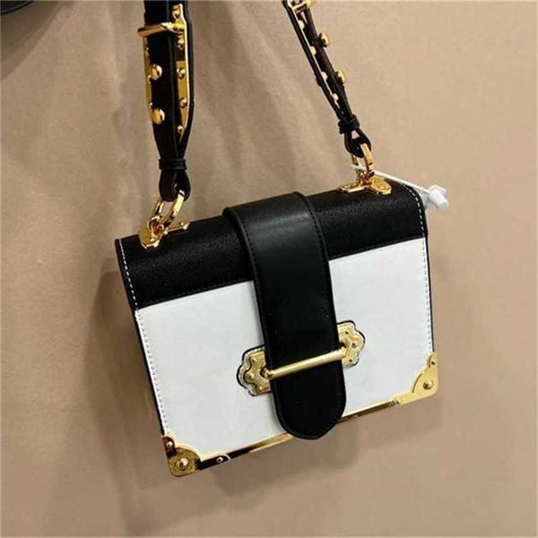 design handbag brand purse new fashion double color cross body bag with wide shoulder strap double check high-grade luxurious female handbag
design handbag brand purse new fashion double color cross body bag with wide shoulder strap double check high-grade luxurious female handbag