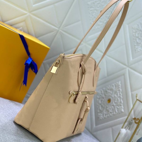 carryall handbag large capacity shopping bag women tote bags genuine leather fashion letter print zippered exterior pocket lady handbags
carryall handbag large capacity shopping bag women tote bags genuine leather fashion letter print zippered exterior pocket lady handbags