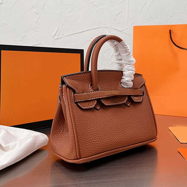 shoulder bags designer handbags solid messenger women totes cross body purse bottom rivet cowhide handle high grade dust bag packaging
shoulder bags designer handbags solid messenger women totes cross body purse bottom rivet cowhide handle high grade dust bag packaging