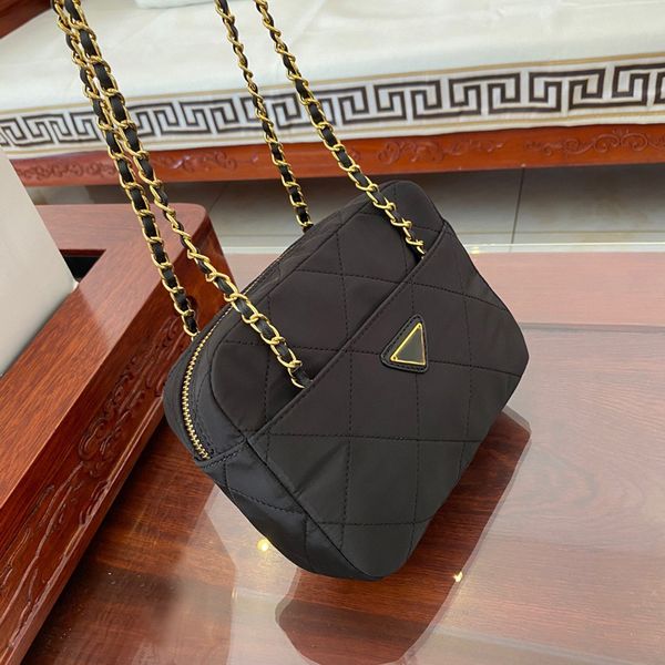 5a nylon men women shoulder bag luxury designer crossbody bags handbag wallet camera handbags messenger brand lady purses
5a nylon men women shoulder bag luxury designer crossbody bags handbag wallet camera handbags messenger brand lady purses