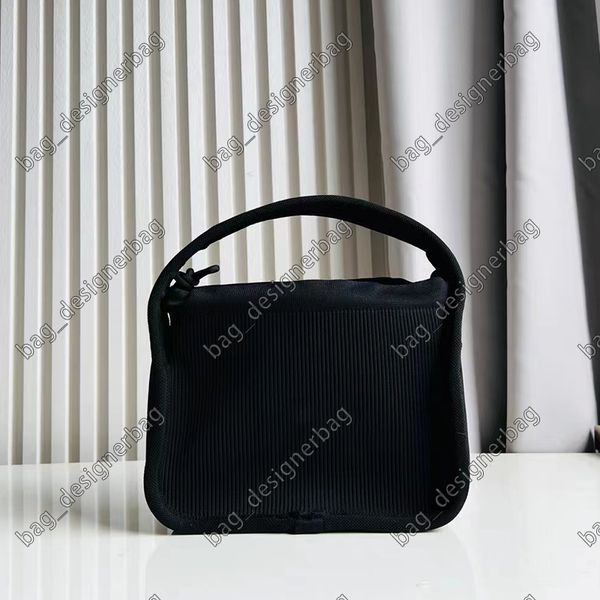 black women's handbag simple versatile crossbody bag one shoulder luxury fashion designer nylon material large capacity 37cm
black women's handbag simple versatile crossbody bag one shoulder luxury fashion designer nylon material large capacity 37cm