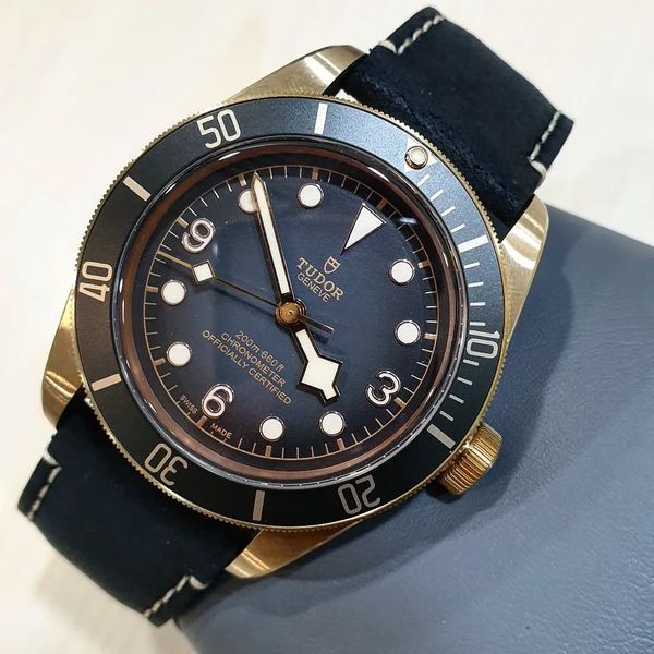 tudors black bay aaa 3a quality watches brand 41mm men with gift box sapphire crystal automatic mechanical leather band a03, Slivery;black
tudors black bay aaa 3a quality watches brand 41mm men with gift box sapphire crystal automatic mechanical leather band a03, Slivery;black