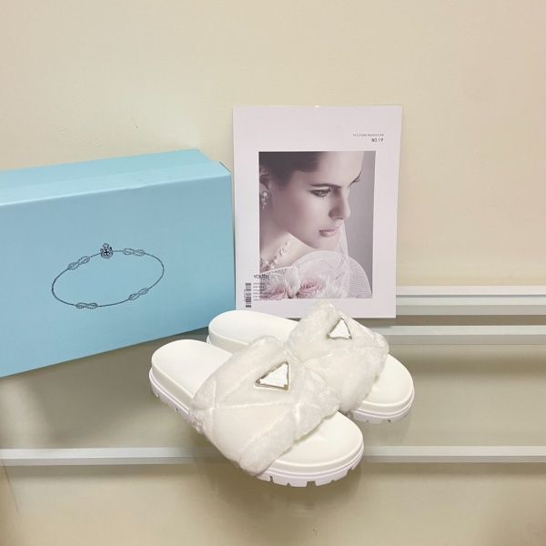 slippers luxury slide slippers designer fashion women wool sandals warm comfort slippes woman shoes autumn winter slides scuffs sandal, Black
slippers luxury slide slippers designer fashion women wool sandals warm comfort slippes woman shoes autumn winter slides scuffs sandal, Black