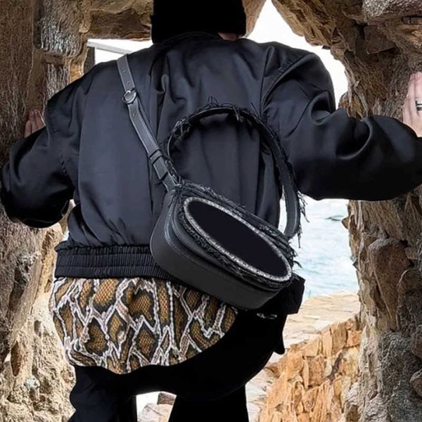 shoulder bags designer underarm bag women's summer niche esign shoulder jingle bag simple versatile contrast underarm handbag 220901
shoulder bags designer underarm bag women's summer niche esign shoulder jingle bag simple versatile contrast underarm handbag 220901