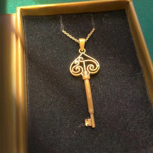 pendant necklaces tyler mold official peripheral same love fearless key vintage necklace with original packaging for men and women 221205, Silver
pendant necklaces tyler mold official peripheral same love fearless key vintage necklace with original packaging for men and women 221205, Silver
