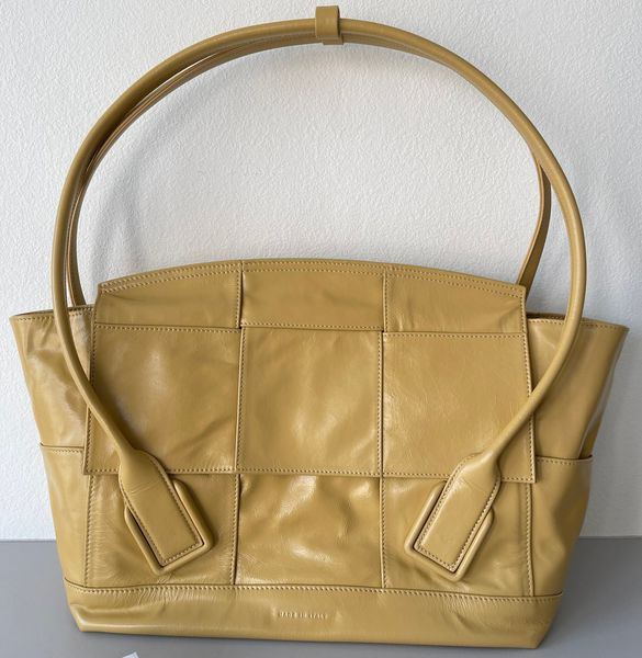 famous fashion brand oil wax paper cowhide tote woven pleated shoulder bag shoppingbag
famous fashion brand oil wax paper cowhide tote woven pleated shoulder bag shoppingbag