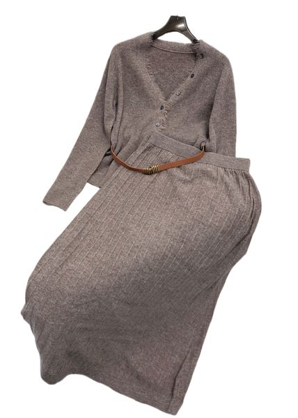 autumn and winter 22 new wool v-neck knitting comfortable skin friendly large v-neck skirt two-piece set, White
autumn and winter 22 new wool v-neck knitting comfortable skin friendly large v-neck skirt two-piece set, White