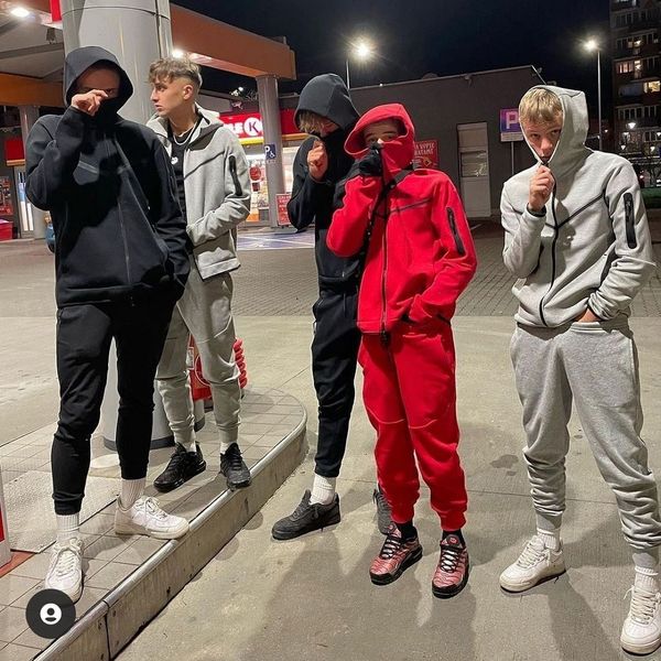 mens tracksuits custom spring zipper jacket long pants 2 piece set male casual hooded solid sportswear sets autumn gyms sweat suits 221206, Gray
mens tracksuits custom spring zipper jacket long pants 2 piece set male casual hooded solid sportswear sets autumn gyms sweat suits 221206, Gray