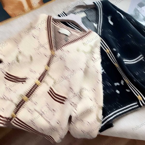 womens sweater letter jacquard contrast color striped ribbon edge warm knitted sweaters v-neck button open long sleeve loose knitwear design, White;black
womens sweater letter jacquard contrast color striped ribbon edge warm knitted sweaters v-neck button open long sleeve loose knitwear design, White;black
