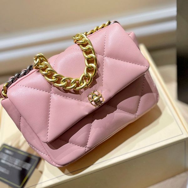 luxury french designer 19 flap quilted bags glossy lambskin ultra-supple leather classic handbag trio of chain metal handle gold hardware sh
luxury french designer 19 flap quilted bags glossy lambskin ultra-supple leather classic handbag trio of chain metal handle gold hardware sh