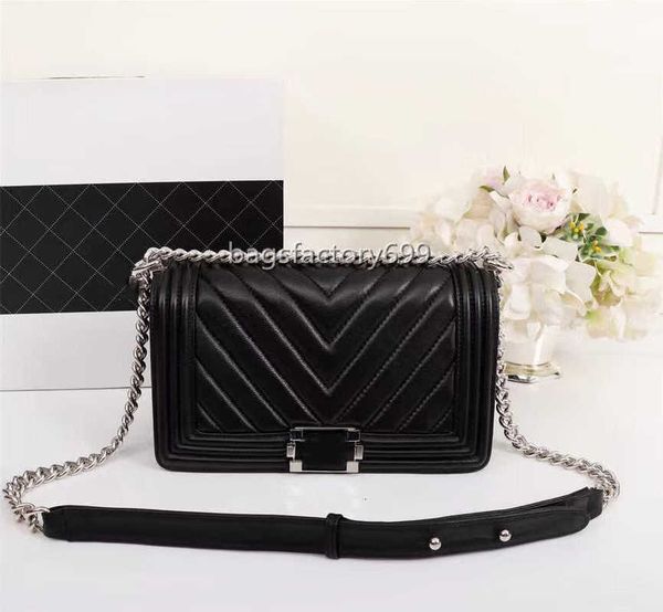 cc bag wallets 9 a classic bag chevron line original sheepskin quilted flap luxury fashion designer leather woven chain inclined wholesale h, Red;black
cc bag wallets 9 a classic bag chevron line original sheepskin quilted flap luxury fashion designer leather woven chain inclined wholesale h, Red;black