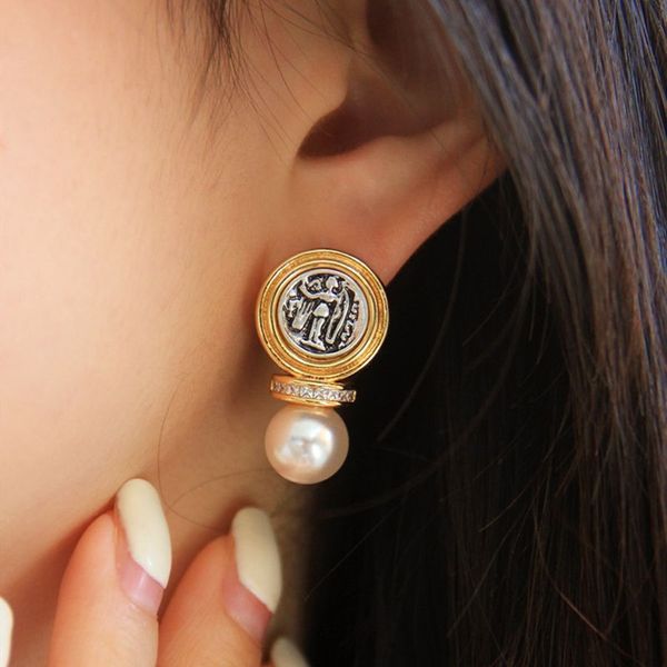 ins french new earrings vintage stud roman soldier relief style personality pearl inlaid s925 silver needle jewelry accessories, Golden;silver
ins french new earrings vintage stud roman soldier relief style personality pearl inlaid s925 silver needle jewelry accessories, Golden;silver