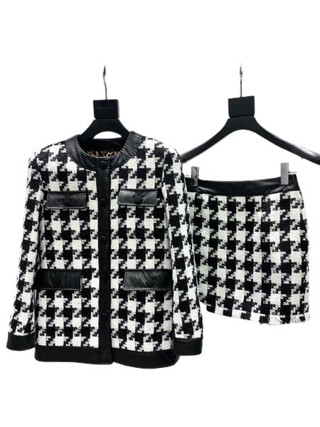 the latest elegant and fashionable lady suit with autumn and winter temperament, White
the latest elegant and fashionable lady suit with autumn and winter temperament, White