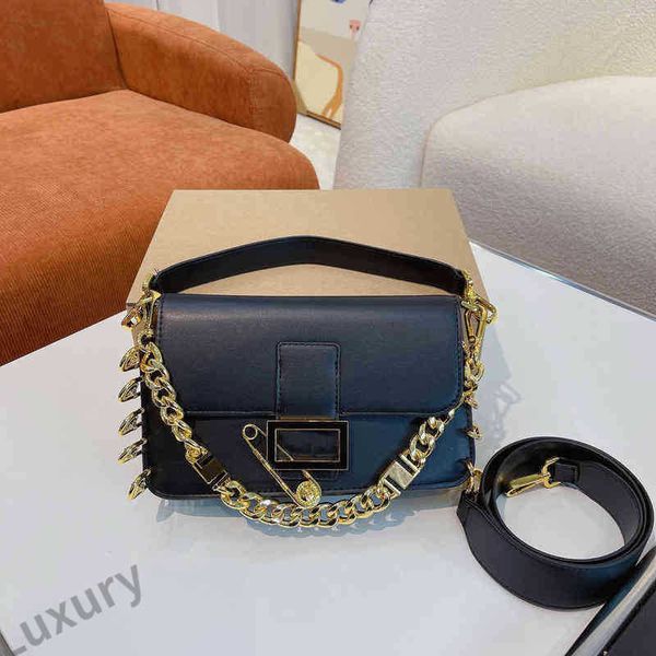 baguette bags women luxury handbag shoulder leather designer crossbody female purses with pin and chain pendant 221206
baguette bags women luxury handbag shoulder leather designer crossbody female purses with pin and chain pendant 221206