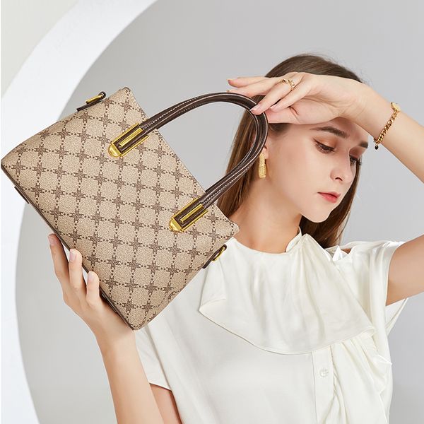 mini designer bag fashion totes handbags hourglass women half moon evening cross body stone leather retro letter pendant luxury purse wallet
mini designer bag fashion totes handbags hourglass women half moon evening cross body stone leather retro letter pendant luxury purse wallet