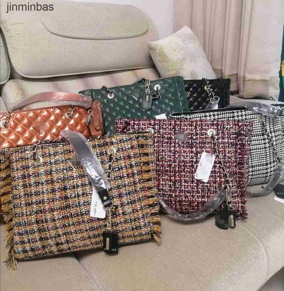 2023 latest hand bag the shop has a 60% discount gs767923 tote large capacity women's woolen shoulder
2023 latest hand bag the shop has a 60% discount gs767923 tote large capacity women's woolen shoulder