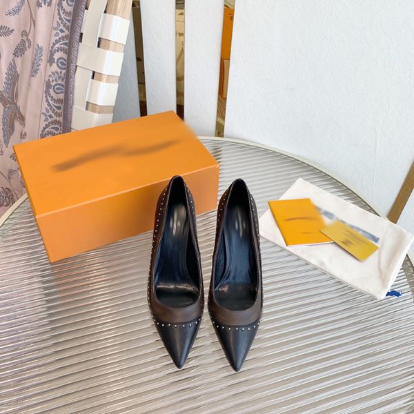2023 high heel shoes wedding shoe real leather pointed toes women nude black patent leathers size 35-40 -g017
2023 high heel shoes wedding shoe real leather pointed toes women nude black patent leathers size 35-40 -g017
