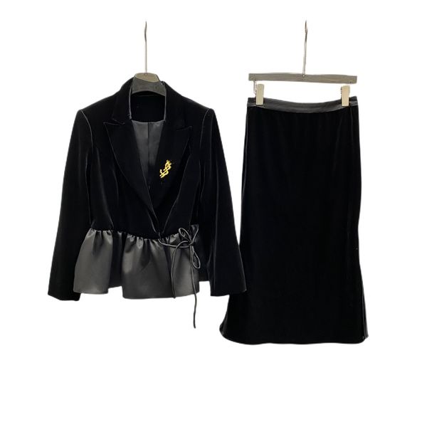 2023 early spring velvet coat skirt delivery brooch version classic suit coa, White
2023 early spring velvet coat skirt delivery brooch version classic suit coa, White