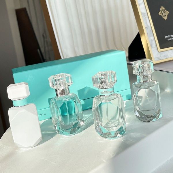 brand sweet fragrance love talk series-love him/love her/set 1 and 2 perfume 90ml light blue men/women good smell long lasting
brand sweet fragrance love talk series-love him/love her/set 1 and 2 perfume 90ml light blue men/women good smell long lasting
