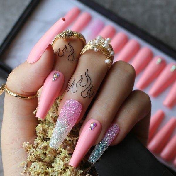nail practice display coffin gel luxury pink false nails crystal pink glitter ombre french press on nails box gift custom packaging 221206
nail practice display coffin gel luxury pink false nails crystal pink glitter ombre french press on nails box gift custom packaging 221206