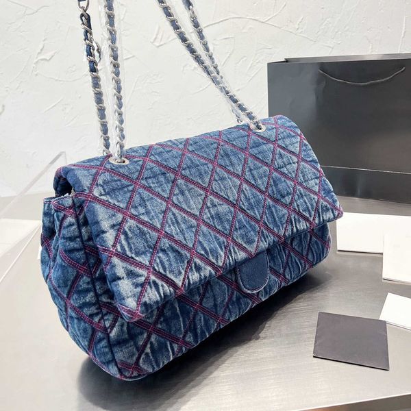 cc bag wallets 43x27cm womens quilted flap denim embroidered designer shopping bag diamond silver hardware chain shoulder crossbody luxury l, Red;black
cc bag wallets 43x27cm womens quilted flap denim embroidered designer shopping bag diamond silver hardware chain shoulder crossbody luxury l, Red;black