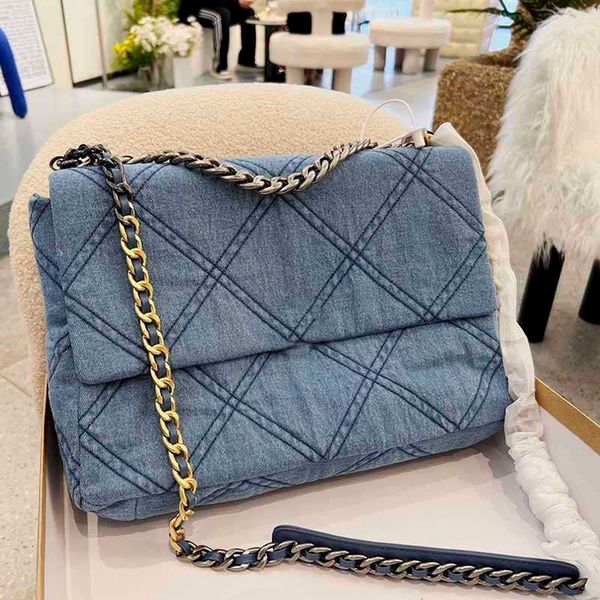 cc bag wallets 34cm classic jumbo designer denim cowboy blue two colors tote bags silver metal handle hardware multicolor chain diamond quil, Red;black
cc bag wallets 34cm classic jumbo designer denim cowboy blue two colors tote bags silver metal handle hardware multicolor chain diamond quil, Red;black